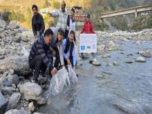 विष्णुगाड-पीपलकोटी जल विद्युत परियोजना द्वारा अलकनंदा नदी में स्नो ट्राउट संरक्षण हेतु रैंचिंग एवं जागरूकता कार्यक्रम आयोजित